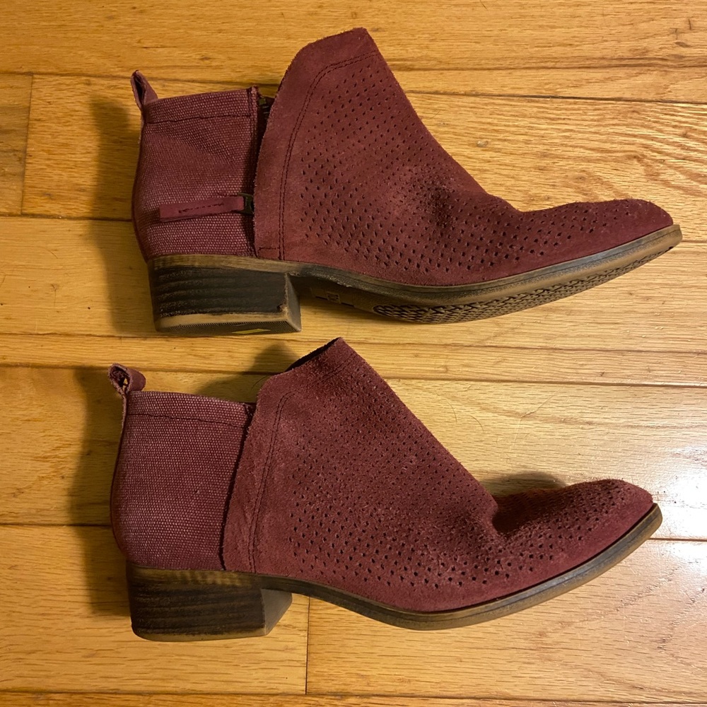 Toms suede booties size 7.5 women’s, maroon